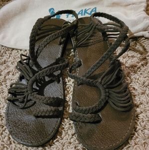 PLAKA sandals size 8.5
